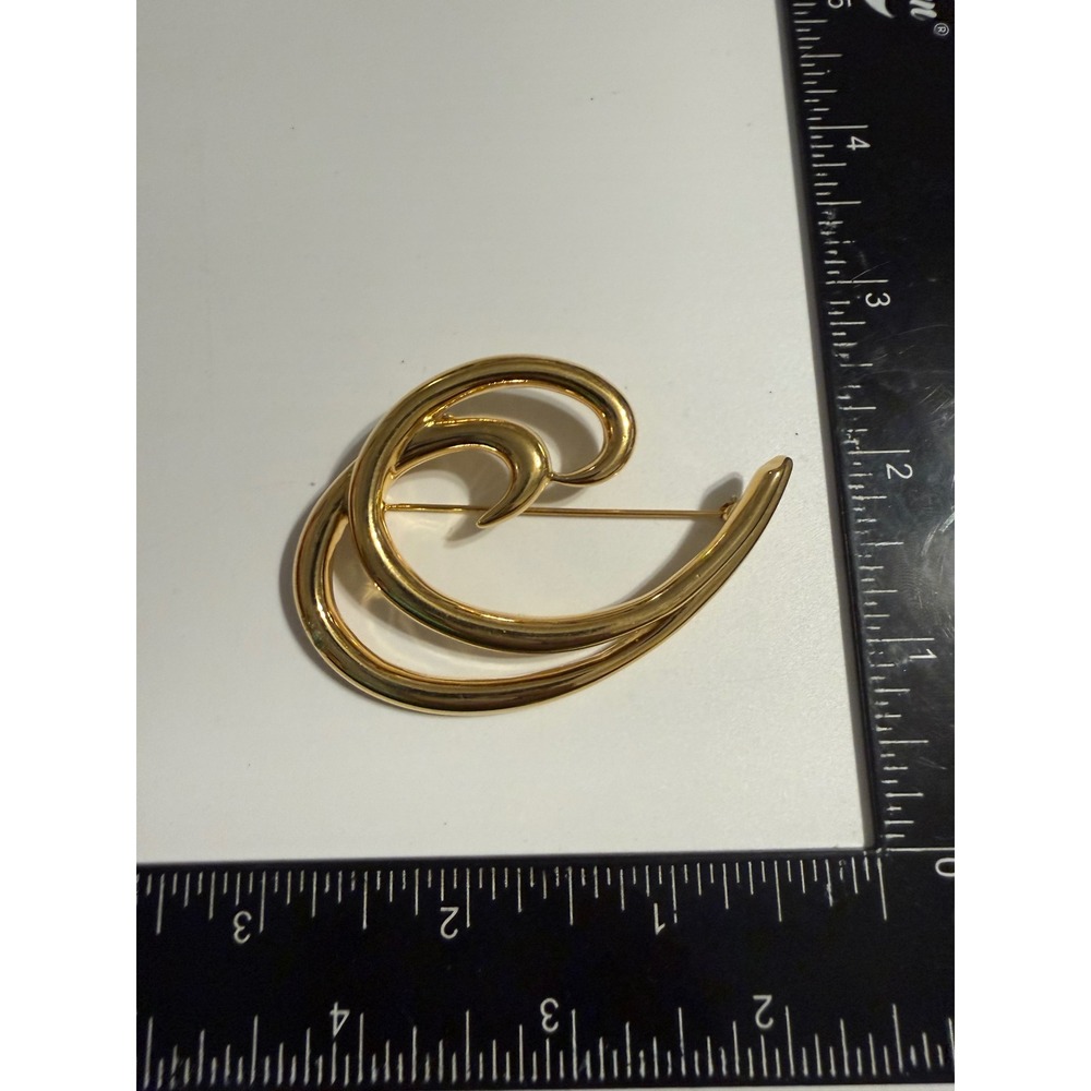 Vintage Trifari Gold Tone Swirl‎ Brooch Abstract Wave Pin Mid Century Modern